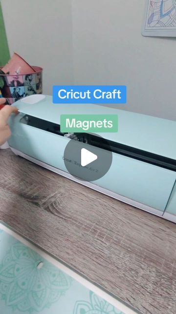 Make Magnets, Christmas Fonts Alphabet, How To Make Magnets, Christmas Fonts Free, Cricut Projects Easy, Cricut Explore Air Projects, Diy Magnets, Cricut Help, Cricut Hacks