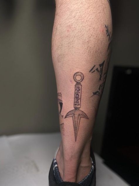 Kunai de minato Minato Namikaze Tattoo, Minato Tattoo Ideas, Naruto Kunai Tattoo, Minato Kunai Tattoo, Minato Tattoo, Kunai Tattoo, Minato Kunai, Avatar Tattoo, Knife Tattoo