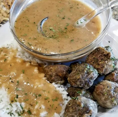 Brown Gravy (keto friendly) - Cook'n with Mrs. G Keto Brown Gravy Recipe, Carnivore Gravy Recipe, Keto Brown Gravy, Keto Gravy, Beef Gravy Recipe, Keto Dips, Brown Gravy Recipe, Easy Gravy Recipe, Keto Board