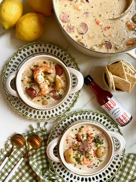 Frogmore Chowder (Lowcountry Boil Stew) Low Country Boil Soup, Low Country Chowder, Frogmore Stew Recipe, Frogmore Stew, Lowcountry Recipes, How To Cook Kielbasa, Southern Recipes Soul Food, Asparagus Soup, Southern Cuisine