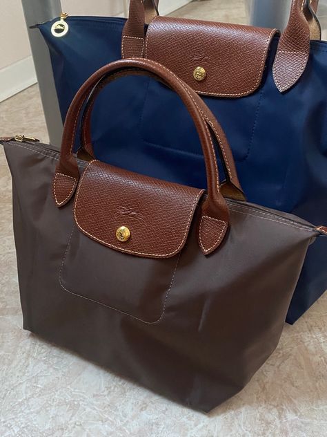 Old Money School Bag, Burgundy Longchamp, Brown Longchamp, Longchamp Bag Outfit, Long Champ Bag, Simple Work Outfits, Long Champ, Uni Bag, Trendy Heels