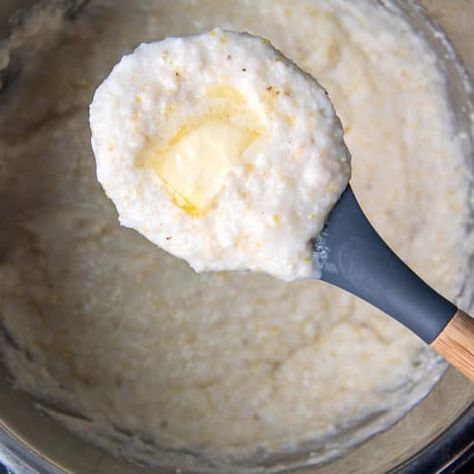 Quick Instant Pot Grits Recipe - MamaGourmand Stone Ground Grits Instant Pot, Stone Ground Grits Recipe, Instant Pot Grits, Instant Pot Sous Vide, Southern Grits, Quick Grits, Instant Grits, Stone Ground Grits, How To Cook Grits