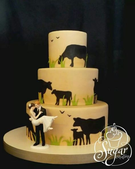 Cows Cattle Cake, Farm Wedding Cake, Wedding Cake Diy Decorating, Cow Wedding, Farmer Wedding, Western Wedding Cakes, Cow Stuff, Cow Cakes, Country Wedding Cakes