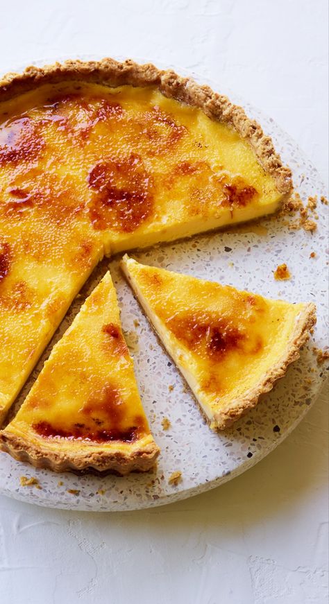 A yellow custard tart with caramelised spots, cut into two slices Creme Brulee Pie Recipe, Brulee Pie, Creme Brulee Pie, Jam Tarts, Tart Baking, Custard Tart, Bbc Food, Tart Shells, Flaky Crust