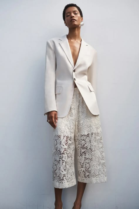 A.L.C. Spring 2025 Ready-to-Wear Runway, Fashion Show & Collection Review [PHOTOS] Lace Pants Outfit, White Lace Shorts, Lace Pants, Cropped Flare Jeans, Show Collection, 2025 Fashion, September 2024, Long Shorts, Fashion Show Collection