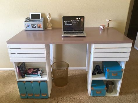 Wooden Crates Desk, Crate Desk, Diy Desk Plans, Pallet Desk, Diy Wooden Crate, Flip Ideas, Diy Crate, Crate Diy, White Bar Stools