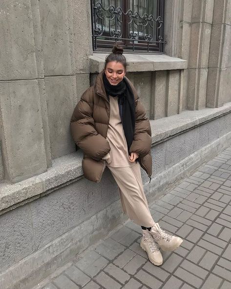 Uniqlo Women Outfit Winter, Uniqlo Women Outfit, Mode Dope, Fitness Fashion Outfits, Beige Outfit, Outfit Invierno, Uniqlo Women, Mode Ootd, Outfit Inspiration Fall