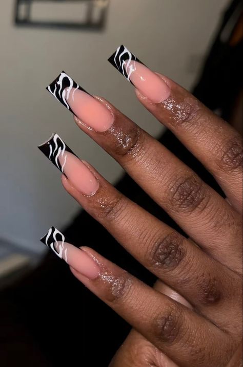 Black French Nails With White Line, Medium French Tip Nails With Design, Black Franchise Nails, Black Acrylic Nails Medium, Black French Tip With White Line, Black Line Art Nails, Birthday Nails Black And White, Black And White Nails Simple, Black White And Pink Nails