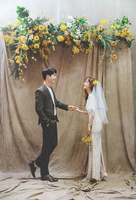 KOREAN WEDDING B-006 PIUM STUDIO : korea wedding pledge Pose Pengantin, Wedding Korea, Simple Beach Wedding, Korean Wedding Photography, Wedding Photo Studio, Wedding Background Decoration, Foto Wedding, Wedding Backdrop Design, Wedding Photoshoot Poses