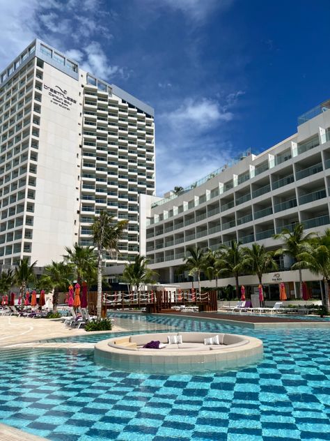 Breathless Cancun, Sleek Decor, Live Big, Living On The Edge, Vacation Style, Infinity Pool, Cancun, Marina Bay Sands, Things To Come