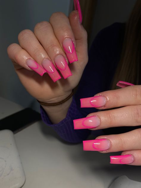 Ombre Nails With French Tip Outline, Ombre Nails With French Outline, Pink French Tip Outline Nails, Pink Outlined French Tips, Ombre Nails With Outline, Ombre With French Tip, Hot Pink Nails Ombre, Hot Pink Ombré Nails, Pink Outline Nails