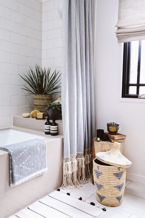 How to add an extra 12-18 inches to a standard shower curtain for those tall ceilings! Mid Century Bohemian, Extra Long Shower Curtain, Long Shower Curtains, Bohemian Bathroom, Bath Inspiration, Decor Studio, Decor Baie, Bad Inspiration, Boho Bathroom