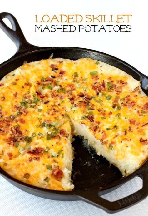 If you love mashed potatoes, then you're going to flip over these Loaded Skillet Mashed Potatoes! Cast Iron Skillet Cooking, Iron Recipes, Iron Skillet Recipes, Potato Toppings, Skillet Cooking, Cooking Bacon, Cast Iron Skillet Recipes, Potato Recipes Side Dishes, Cast Iron Recipes