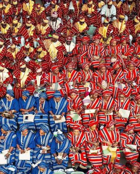 Our favorite shots from the 2024 Ojude Oba festival. The Ojude Oba festival in Ijebu-Ode, Nigeria, is an annual cultural extravaganza steeped in over a century of tradition. It honors the Awujale, the town’s revered traditional ruler, with a vibrant celebration held two days after Eid al-Kabir. This lively event brings together the Ijebu community in a spectacular showcase of equestrian prowess, elaborate traditional attire, and rhythmic music. 📸 1 @folastag 📸 3-6,9 @theniyifagbemi 📸 7,8,1... Nigeria Culture, Yoruba Culture, Culture Photography, African Heritage, Asoebi Styles, Event Outfit, Traditional Attire, Start Up, Fashion Blogger