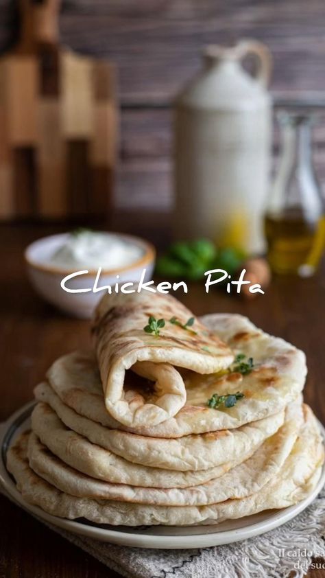 Greek Pita Bread, Pita Recipe, Greek Bread, Greek Pita, Pita Bread Recipe, Chicken Pita, Pain Pita, Easy Foods, Pita Bread