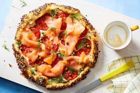 Everything "Bagel" Galette with Smoked Salmon Marley Spoon Recipes, Smoked Salmon Cream Cheese, Salmon Cream Cheese, Meal Box, Marley Spoon, Cuisine Recipes, Everything Bagel, On The Menu, Delicious Vegetarian