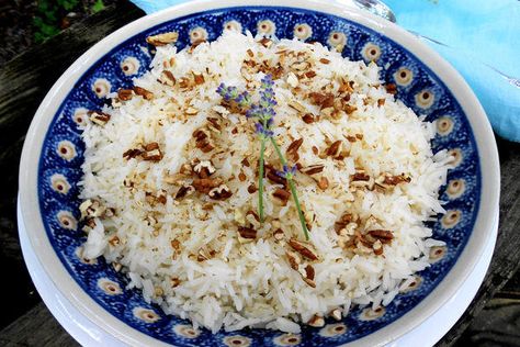 Lavender jasmine rice with pecans Cooking With Lavender, Lavender Rice, Lavender Recipes, Jasmine Rice, Happy Foods, A Chef, Great Recipes, Food Ideas, Lavender