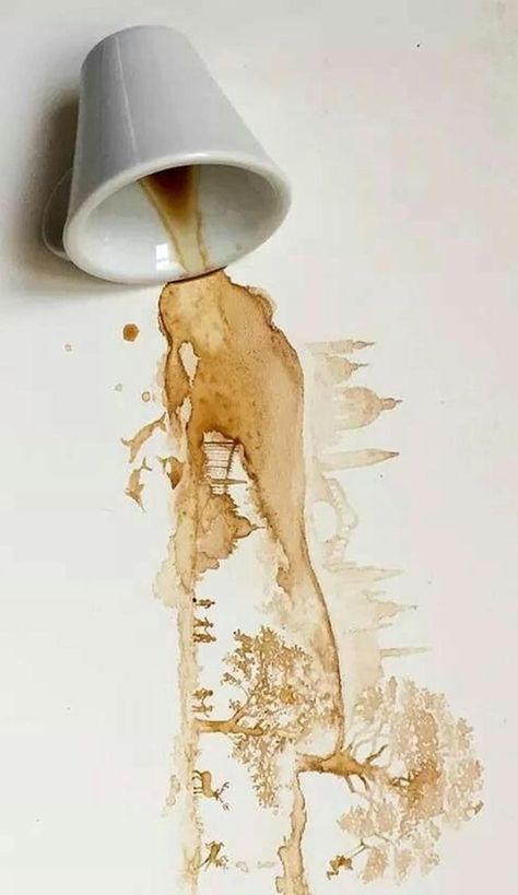 Spill art form of city - Clickasnap Coffee Art Drawing, Starbucks Art, Coffee Art Painting, Coffee Artwork, Coffee Cup Art, Coffee Drawing, Coffee Painting, Cup Art, Coffee Staining