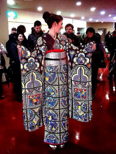 Stained glass kimono. Pretty Kimonos, Window Pattern, Japanese Traditional Clothing, Modern Kimono, Kimono Japan, Mode Kimono, Wedding Kimono, Kimono Design, Japanese Outfits