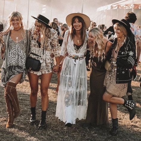 Bohemian Style on Instagram: “New boho clothing collection is coming soon! 💞🌺🌱 💌 #bohoshop #bohogown #boholovers #bohogypsy #gypsychic #bohowild #bohostyles #bohoideas…” Look Lollapalooza, Woodstock Outfit, Mode Coachella, Bonnaroo Outfits, Boho Festival Outfit, Stile Boho Chic, Look Festival, Fest Outfits, Music Festival Fashion