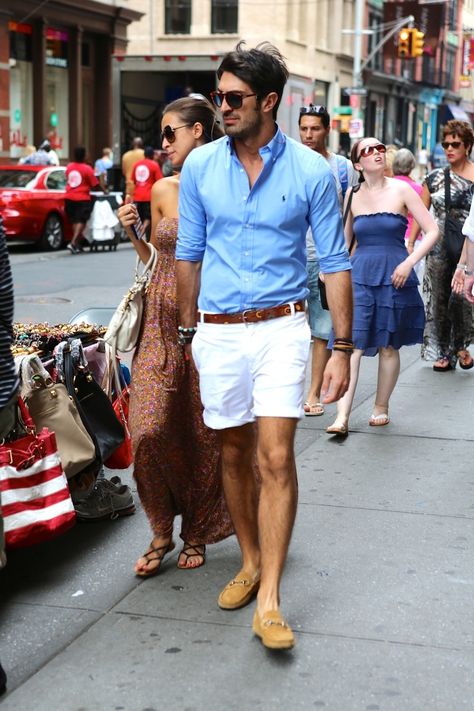 26 Cool and Stylish Bermuda Shorts for Men This Season | Outfit Trends | Outfit Trends Stil Masculin, Preppy Mode, Short Blanc, Herren Style, Summer Street, Herren Outfit, Mode Casual, Sharp Dressed Man, Mode Masculine