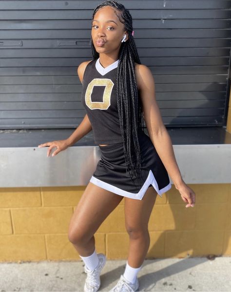 Baddie Cheerleaders, Cheerleaders Hairstyles, Black Cheerleaders Hairstyles, Cheerleading Videos, Black Cheerleaders, Blk Women, Cheer Things, Cheer Leading, Cheerleading Photos