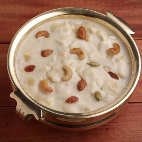 A very delicious special onam delicacy dessert prepared from ada boiled, milk, sugar, cardamom. cashews and raisins. Rice Payasam Recipe, Palada Payasam, Payasam Recipe, Appam Recipe, Roasted Cashews, Cardamom Powder, Ghee, Cashew, Cheeseburger Chowder