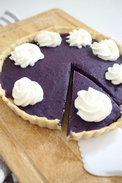 Ube Tart, Ube Cupcakes, Ube Desserts, Ube Recipes, Crumble Tart, Purple Yam, Hawaiian Recipes, Vegan Pie, Baking Treats