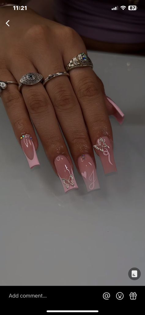 Acrylic Nails Designs With Initials, Pink Nails Initials, Long Acrylic Nails Initial, Cute Nails Acrylic Initials, Nails Acrylic With An A Initial, Nails With J On It, Nail Art Designs With Initials, Nail Ideas Acrylic Initial, Acrylic Nail Initial Designs