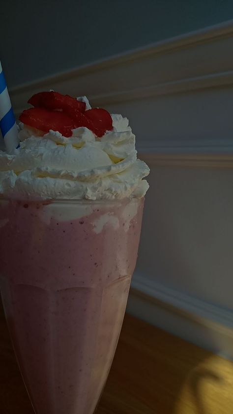 Milk Shake Aesthetic, Strawberry Milkshake Aesthetic, Strawberry Milk Aesthetic, Strawberry Shakes, Shake Strawberry, Phone Widget, Strawberry Shake, Strawberry Milkshake, Milk Shake