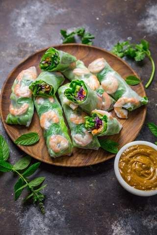 Vietnamese Rolls, Vietnamese Summer Rolls, Homemade Peanut Sauce, Summer Roll, Peanut Dipping Sauce, Vietnamese Spring Rolls, Cibo Asiatico, Peanut Dipping Sauces, Meals Ideas