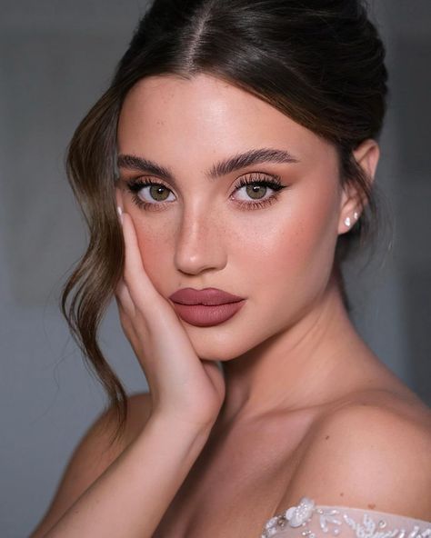 Soft Summer Makeup, Chic Updo, Framing Bangs, Wedding Makeup For Brown Eyes, Sophisticated Hairstyles, Engagement Makeup, Summer Makeup Looks, Fancy Makeup, Bridal Makeup Looks