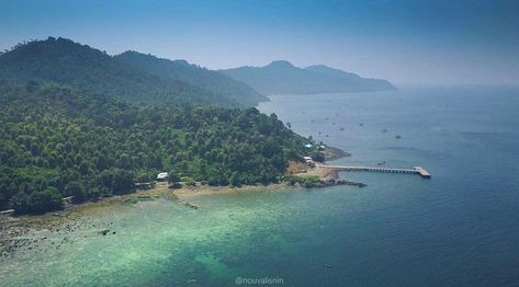 Pulau Lemukutan adalah sebuah Pulau menakjubkan yang berada di Kabupaten Bengkayang, Kalimantan Barat. Pulau ini menjadi salah satu destinasi wisata alam bahari terbaik di Kalimantan. Wisata alam ini dapat ditempuh dengan menggunakan transportasi laut. Dream Holiday, Beauty Lifestyle, Indonesia, Internet, Lifestyle, Water, Travel, Quick Saves, Beauty