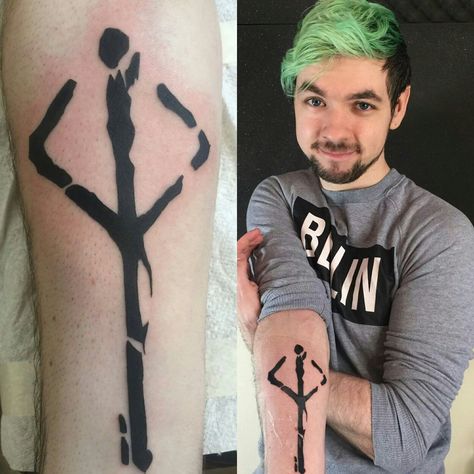 Jacksepticeye bloodborne tattoo Markiplier Tattoo Ideas, Jacksepticeye Tattoo, Bloodborne Tattoo, Hand Tattoo Images, Sean Mcloughlin, Irish Potato, Hand Drawings, Character Makeup, Ring Tattoos