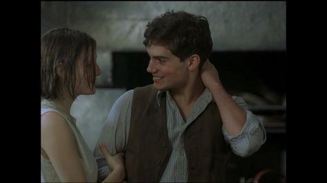 Screencap of a young Henry Cavill in "I Capture The Castle". Did you see this movie? What did you think? Henry Cavill I Capture The Castle, Young Henry Cavill, I Capture The Castle, Young Henrys, Royal Romance, Henry Williams, Dianna Agron, Ashley Tisdale, Iphone Photos