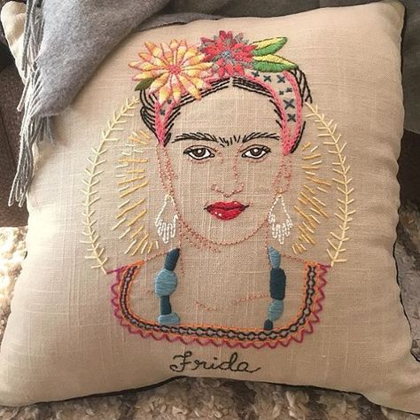 LK! The Frida pillow stitched up ✨beautifully✨ by @trskly You can do this! My portrait of Frida Kahlo is pre-printed in ❤️ Full… Frida Embroidery, Frida Kahlo Embroidery, Embroider Eyes, Portrait Embroidery, Frida Art, Embroidered Portrait, Embroidery Pillow, Face Pillow, Unique Pillow