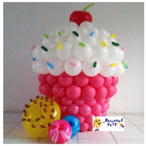 Cupcake Balloon, Decoration Buffet, Shopkins Party, Candyland Party, Halloween Tattoo, Candy Theme, Love Balloon, Balloon Sculptures, Balloon Decor