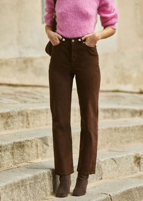 Brown Velvet Pants Outfit, Velvet Pants Outfit Winter, Velvet Pants Outfit, Corduroy Pants Outfit, Winter Pants Outfit, Parisian Chic Style, Jeanne Damas, Velvet Trousers, Brown Velvet