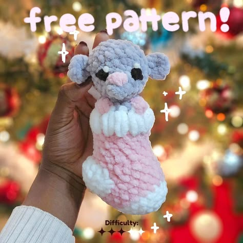 FREE PATTERN! 🎅🥳Hello guys! 👋🏾 the pattern is finally here: Tiny Mouse Stocking! 🐁 I hope you'll have enough time to make your own before christmas! I had emergency pattern testers diligently go through this pattern for errors, so I'm pretty confident that it's practically error free! 😅 As per usual, you are allowed to sell your stocking as long as you credit the creator of the pattern ✋🏾😉 have fun!.....#crochet #howtocrochet #crochettutori Tiny Crochet Projects, Wing Crochet, Crochet Projects Free Pattern, Crochet Starfish, Crochet Projects Free, Mouse Amigurumi, Crochet Project Free, Crochet Baby Gifts, Tiny Crochet