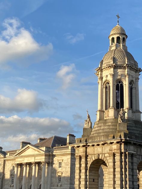 Dublin Apartment Aesthetic, Dublin University Aesthetic, Trinity University Dublin, Trinity College Dublin Campus, Trinity Dublin Aesthetic, Trinity College Aesthetic, Romanticised Studying, Trinity College Dublin Aesthetic, Trinity Aesthetic