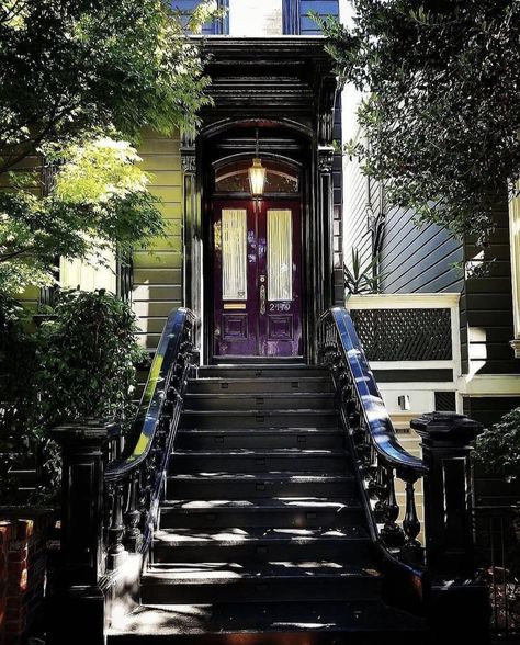 Purple front door of a black Victorian home Houses In San Francisco, Houses Victorian, Purple Front Door, Purple Front Doors, Black Houses, Purple Door, Door Black, Victorian Buildings, House Front Door