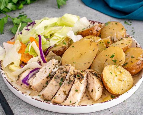 Whip up a cozy family dinner with this Crockpot Chicken and Potatoes recipe! It's easy, delicious, and perfect for busy weeknights. #CrockpotDinner #EasyFamilyMeals Potatoes Crockpot, Crockpot Chicken And Potatoes, Crock Pot Potatoes, Flavorful Dinner, Chicken And Potatoes, Potatoes Recipe, Chicken Crockpot Recipes, Easy Family Meals, Garlic Chicken