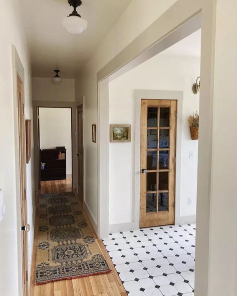 Kitchen Glass Door, Rustic Pantry Door, Narrow Pantry, Pantry Door Ideas, Pantry Interior, Wooden Pantry, Kitchen Pantry Doors, White Pantry, Glass Pantry Door