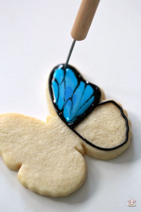 {Video} How to Decorate Butterfly Cookies | Sweetopia Butterfly Cookies, Royal Icing Recipe, Spring Cookies, Cookie Tutorials, Sugar Cookie Designs, Summer Cookies, Creative Cookies, Fancy Cookies, Cookie Icing