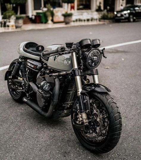 Custom Bikes Cafe Racers, Triumph Cafe Racer, Cafe Racer Moto, Motorbike Art, Cafe Racer Design, Triumph Bikes, Мотоциклы Cafe Racers, Triumph Thruxton, Bike Photography