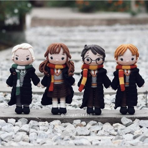 Josephine Ce | VK Disney Crochet Projects, Harry Potter Knitting Patterns Free, Harry Potter Crochet Patterns Free, Nerdy Crochet Patterns, Amigurumi Doll Free Pattern, Amigurumi Harry Potter, Harry Potter Dolls, Harry Potter Crochet, Making Dolls