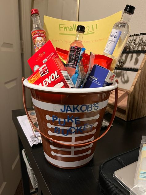 Guy 21st Birthday, Puke Bucket, 21st Birthday Boy, Bucket Gifts, Party Bucket, 21st Birthday Party, Birthday Party 21, Idea Gift, Birthday Boy