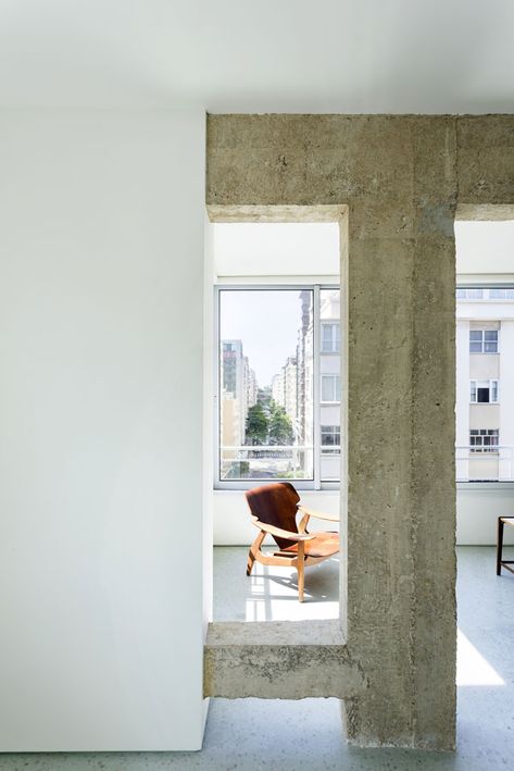 Open space with raw concrete beams and column, in a renting apartment in Rio de Janeiro, Brazil, … Concrete Column Design, Seoul Forest, Columns Interior, Country Modern Home, Concrete Interiors, Concrete Column, Mcm House, Timeless Architecture, Elegant Living Room Design