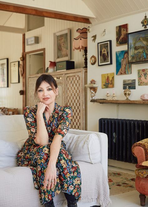 The shifting tides of Pearl Lowe’s style in her Sussex beach house Small Barn Ideas, Pearl Lowe, Eclectic Cottage, Happy As A Clam, Vintage Home Accessories, Small Barn, Cream Walls, Big Table, Beach Shack