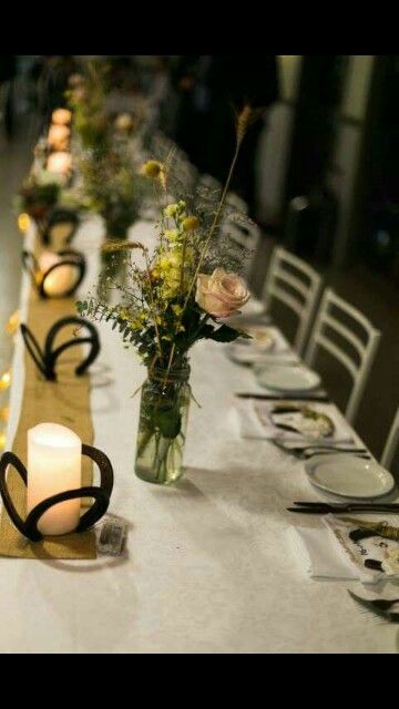 Horse Shoe Centerpiece Ideas, Horseshoe Centerpieces, Horseshoe Centerpieces Wedding, Horse Wedding Decor, Horse Wedding Centerpieces, Horse Themed Wedding Ideas, Horse Shoe Wedding Table Plan, Horse Shoe Place Setting, Horseshoe Wedding Table